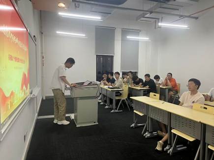 人们在看台上的人在房间里 AI 生成的内容可能不正确。